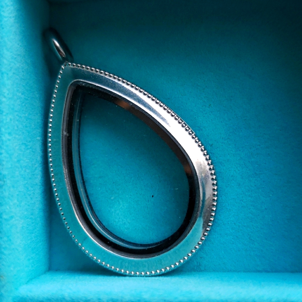 Origami Owl Teardrop Locket